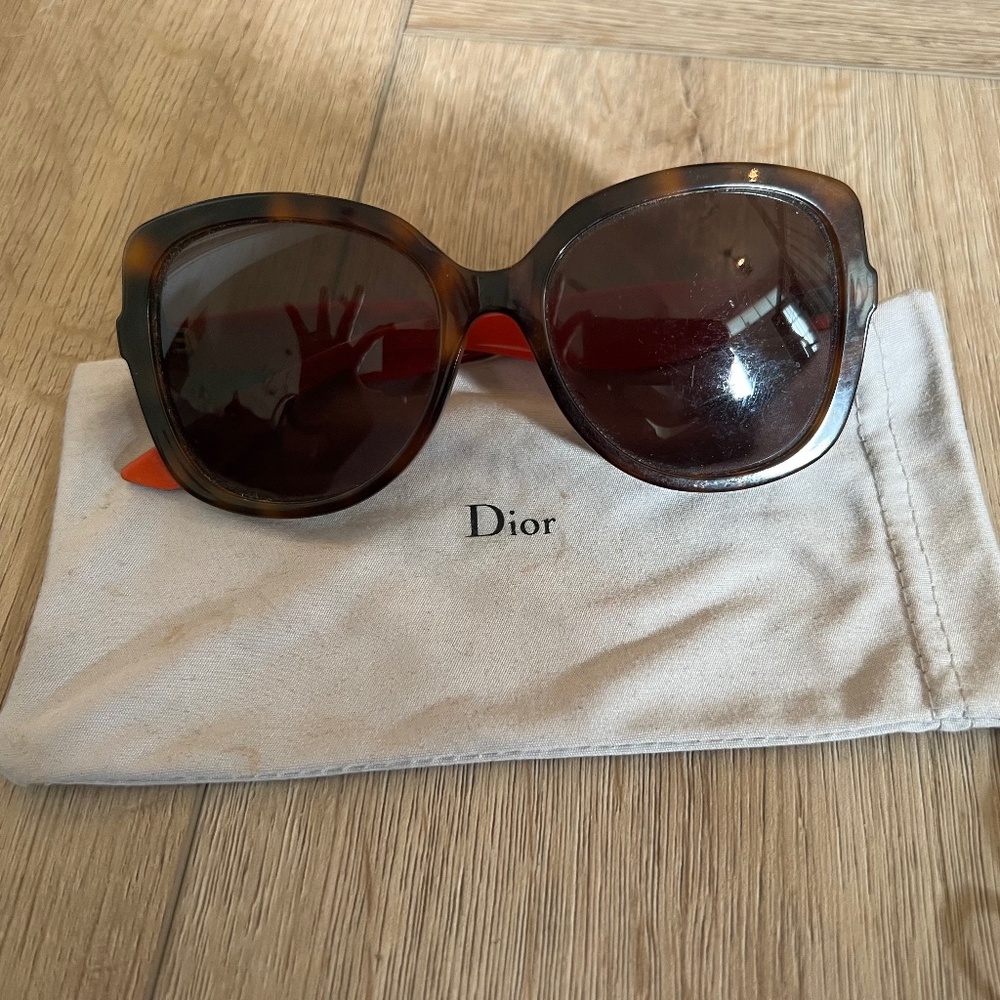 🕶️ Christian Dior Tortoise & Orange Sunglasses – With Dior Pouch